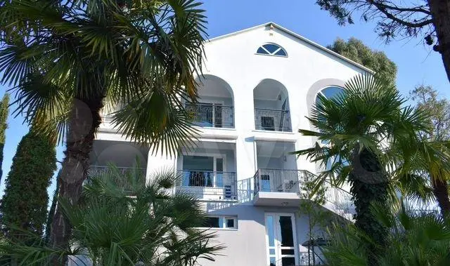 Дом с большим участком в Дагомысе