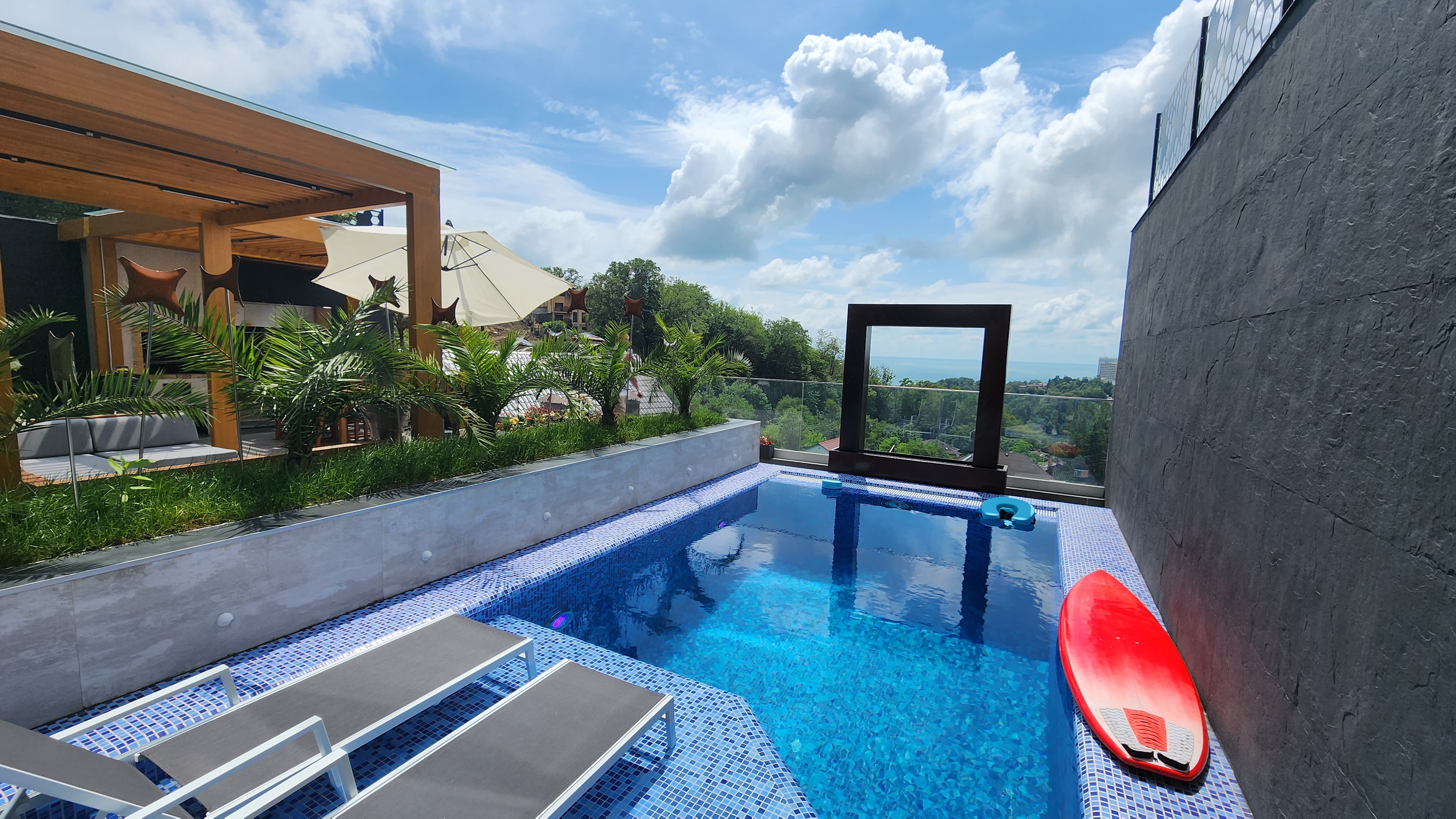 Отдельно стоящий дом, в прекрасном окружении)...