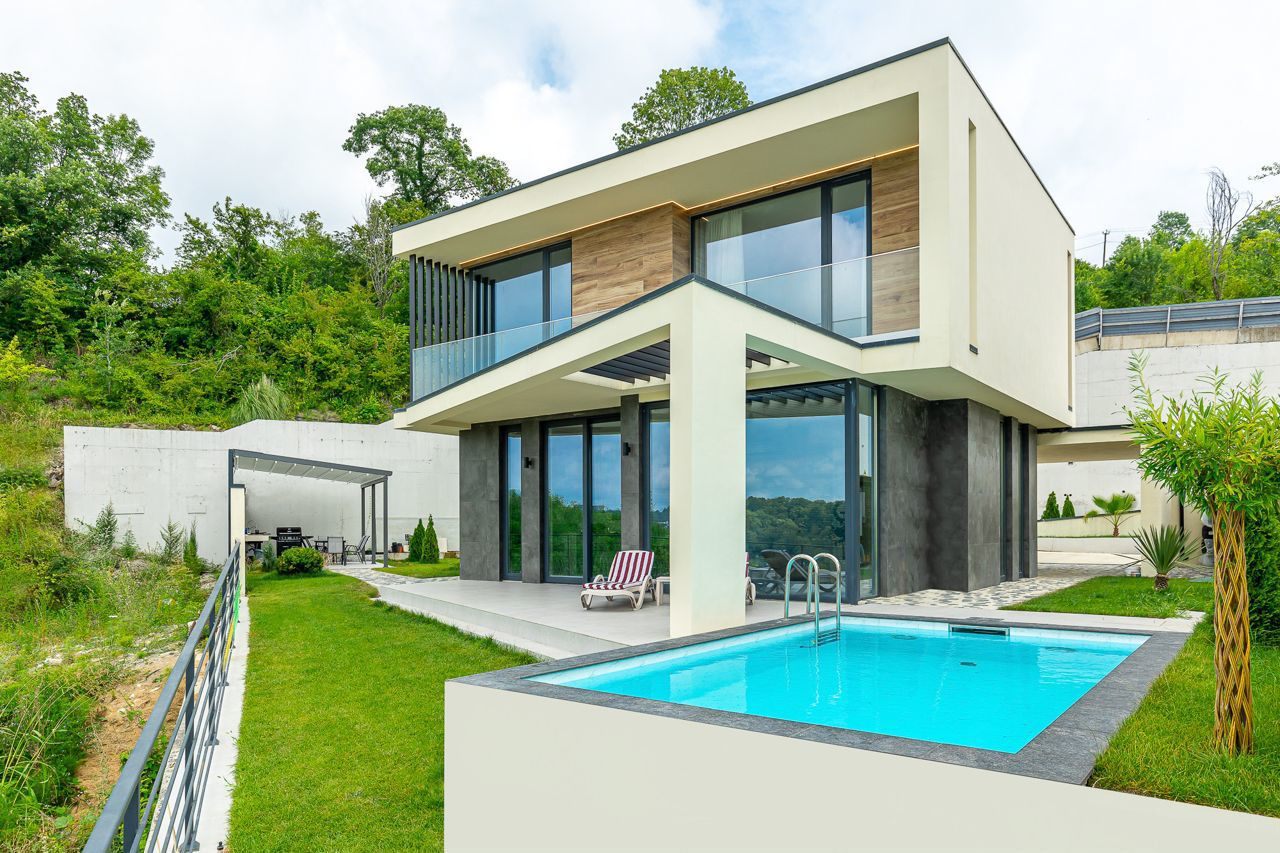 Дом с дизайнерским ремонтом 