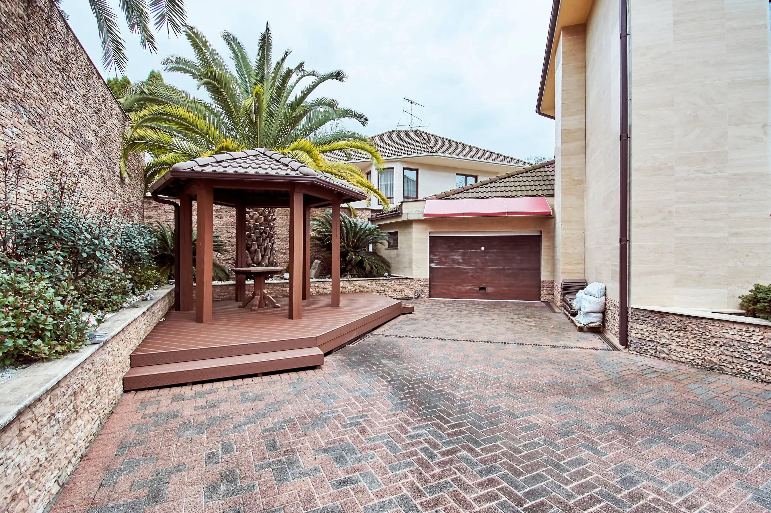 Дом с бассейном в Сочи