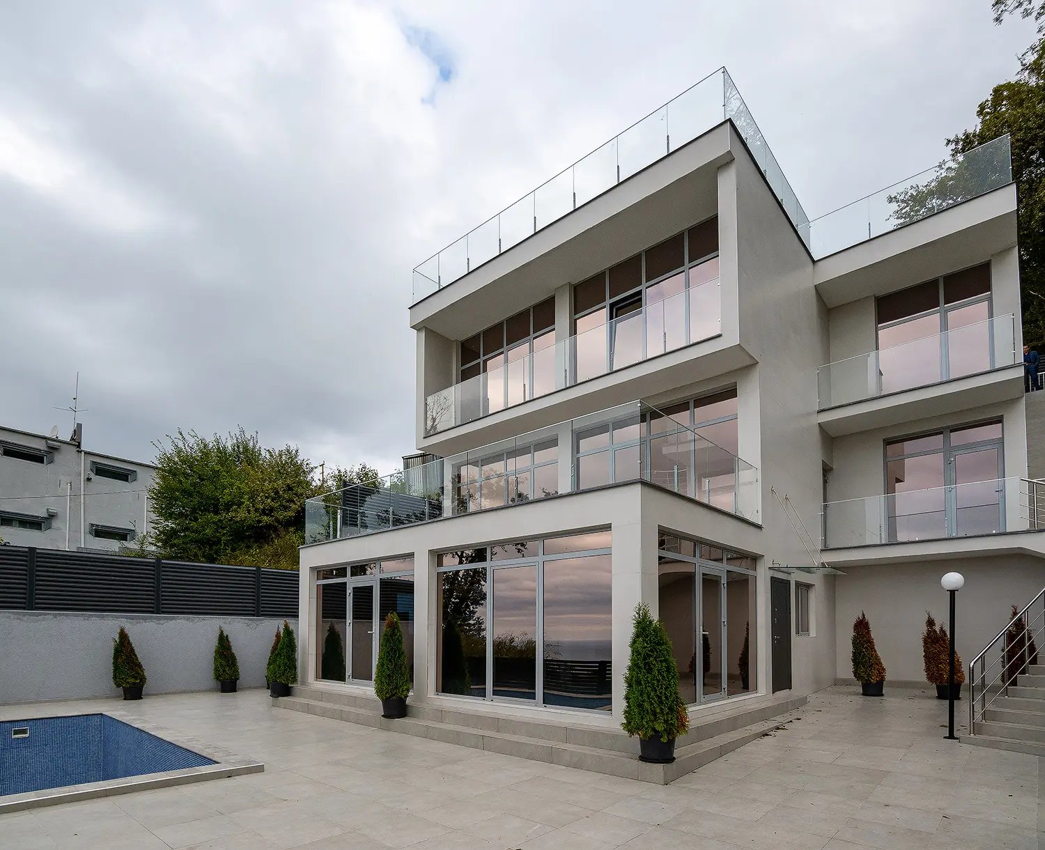 Коттедж в стиле хайтек