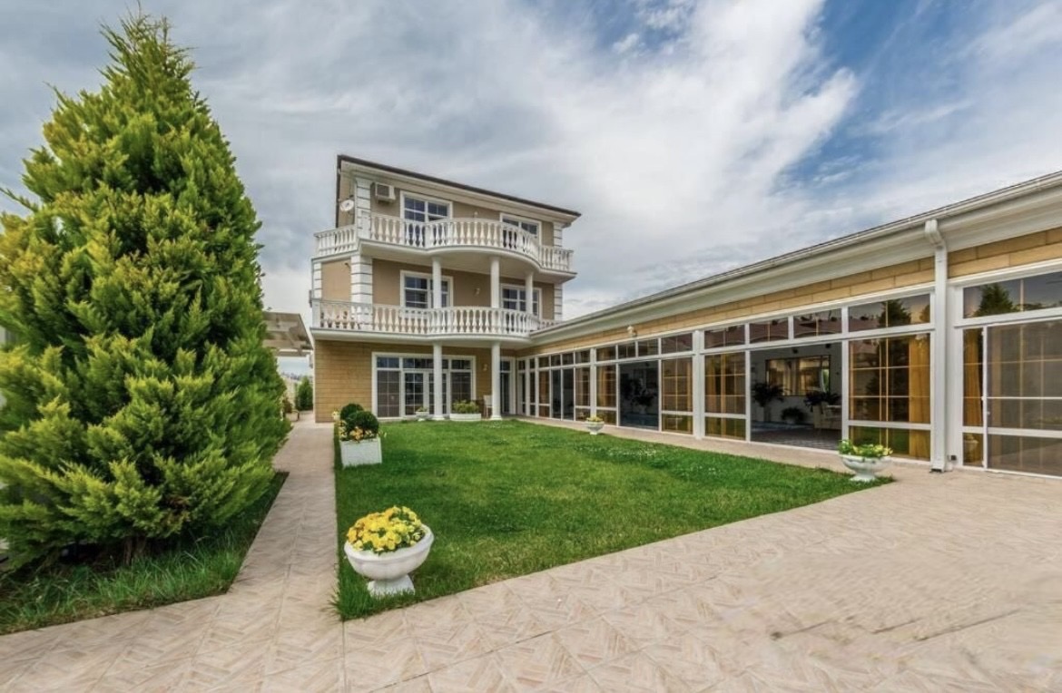 Домовладение с панорамным видом на город  и м...