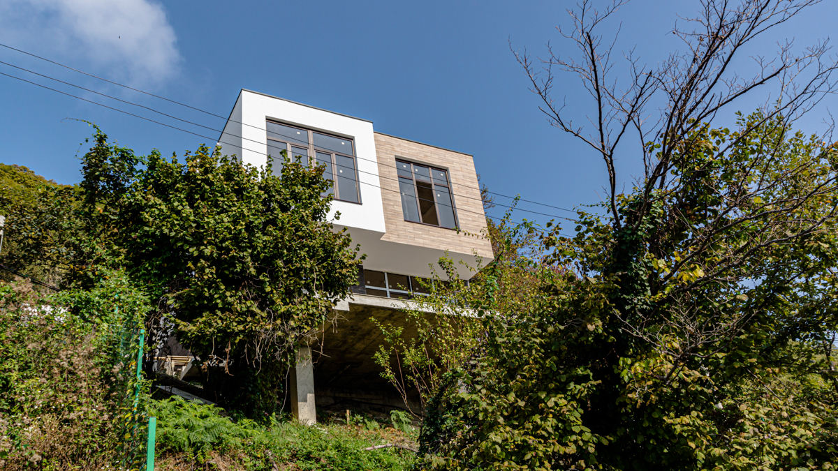 Коттедж в живописном массиве гор