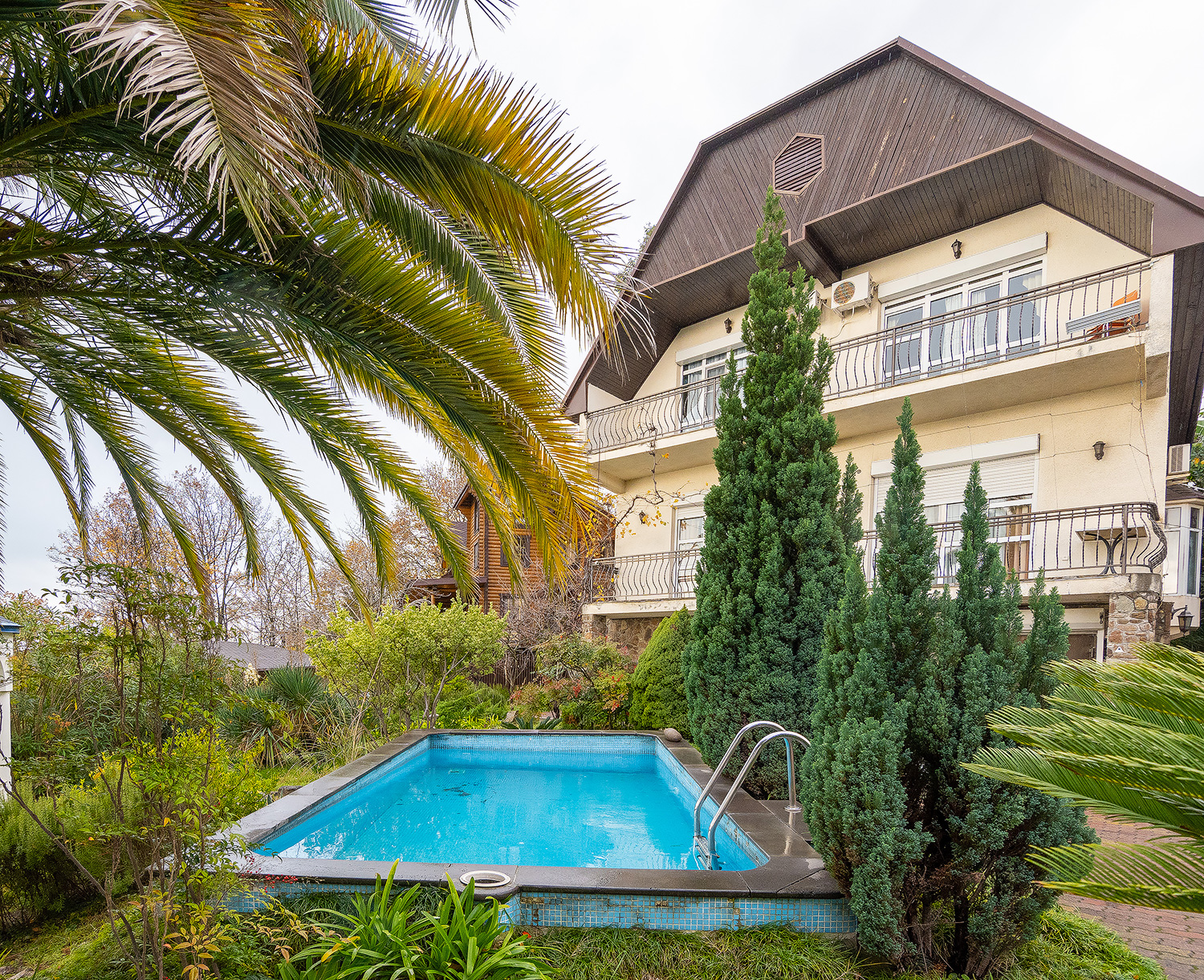 Два дома с видом на море