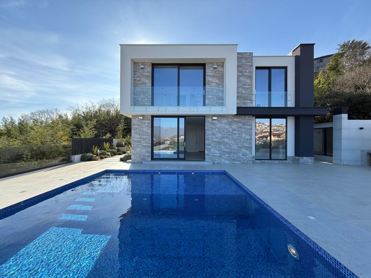 Новый дом с ремонтом и мебелью