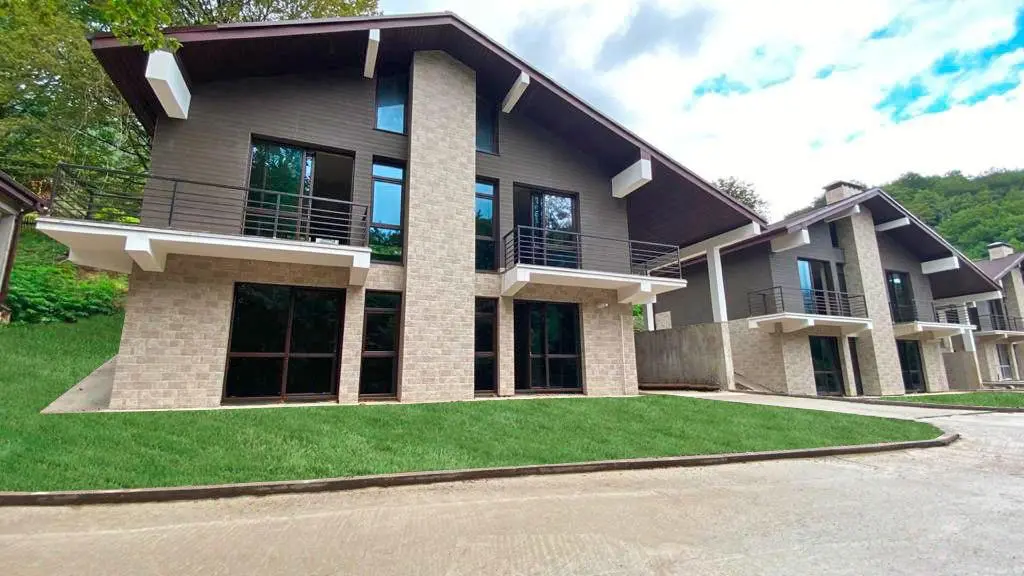 Коттеджный поселок на Красной Поляне