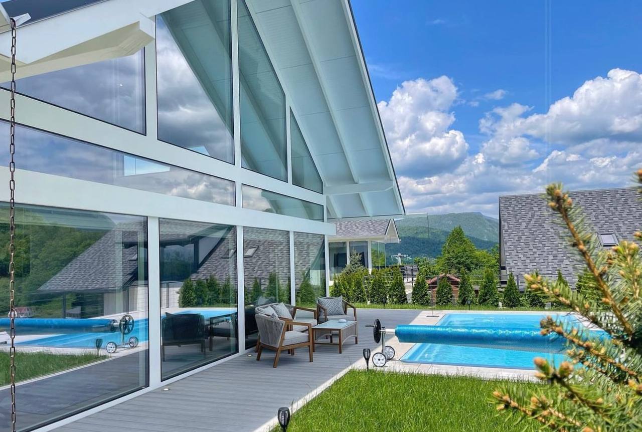 Дом в стиле Шале с новым дизайнерским ремонто...