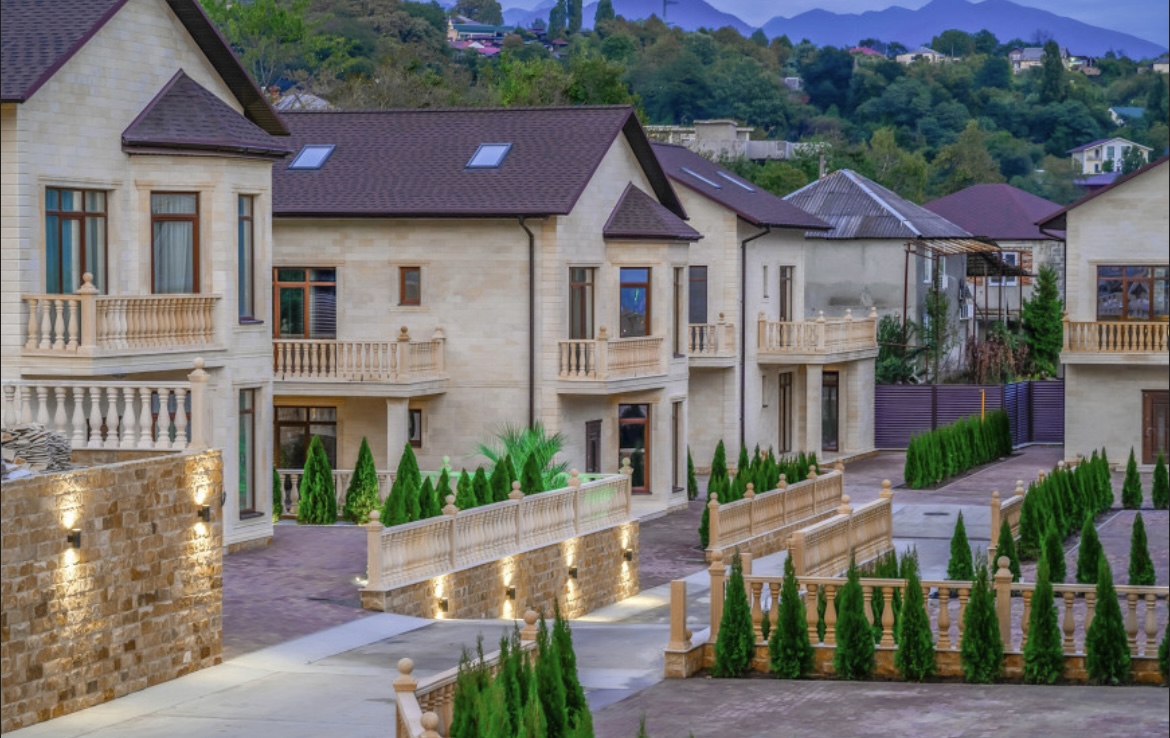 Дом по дороге на Красную Поняну