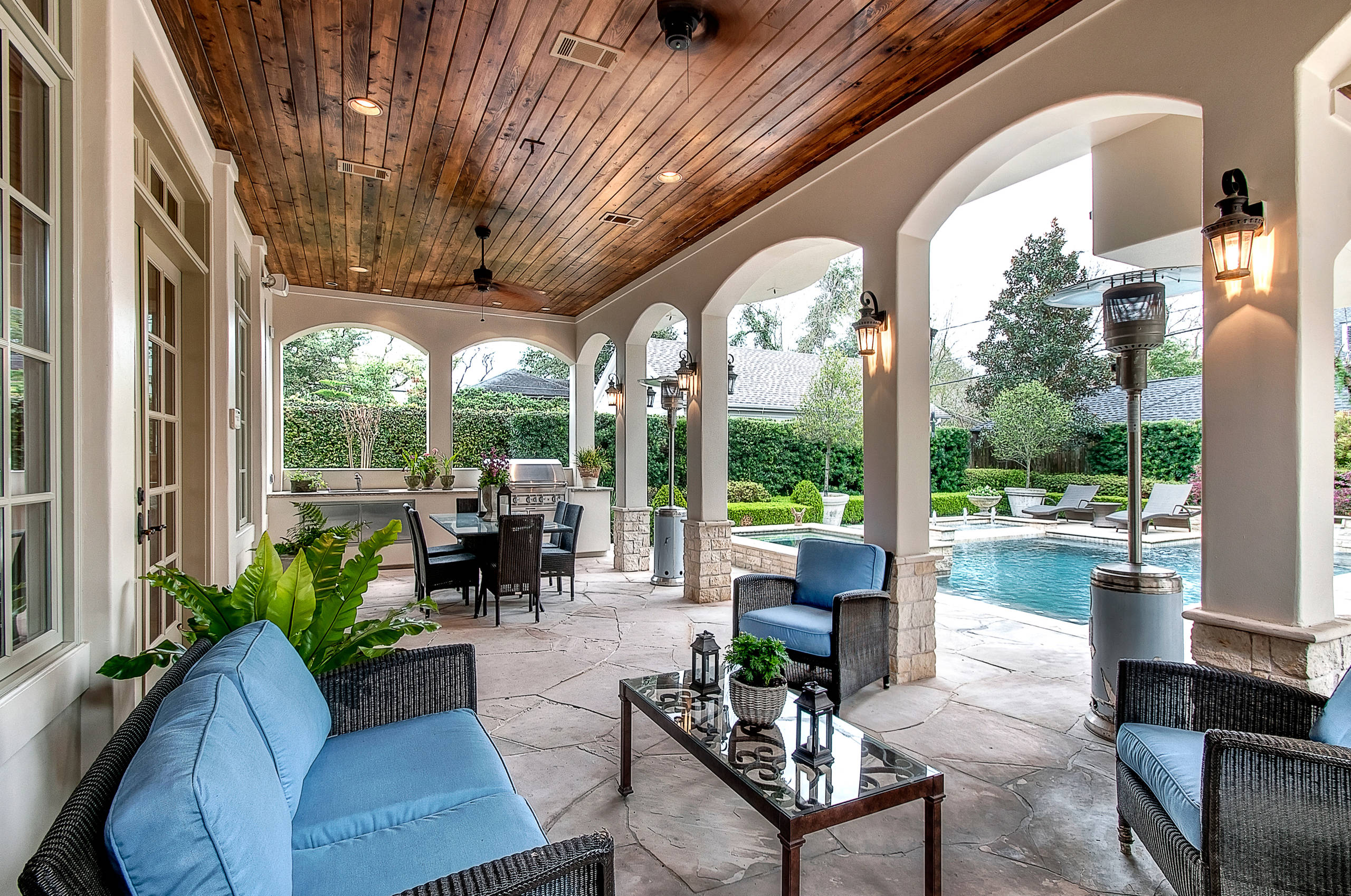 Дом в итальянском стиле с видом на море в Соч...