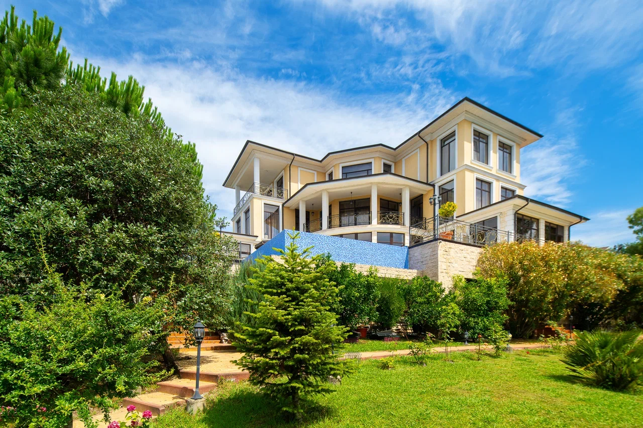 Элитный особняк  с двумя бассейнами у Олимпий...