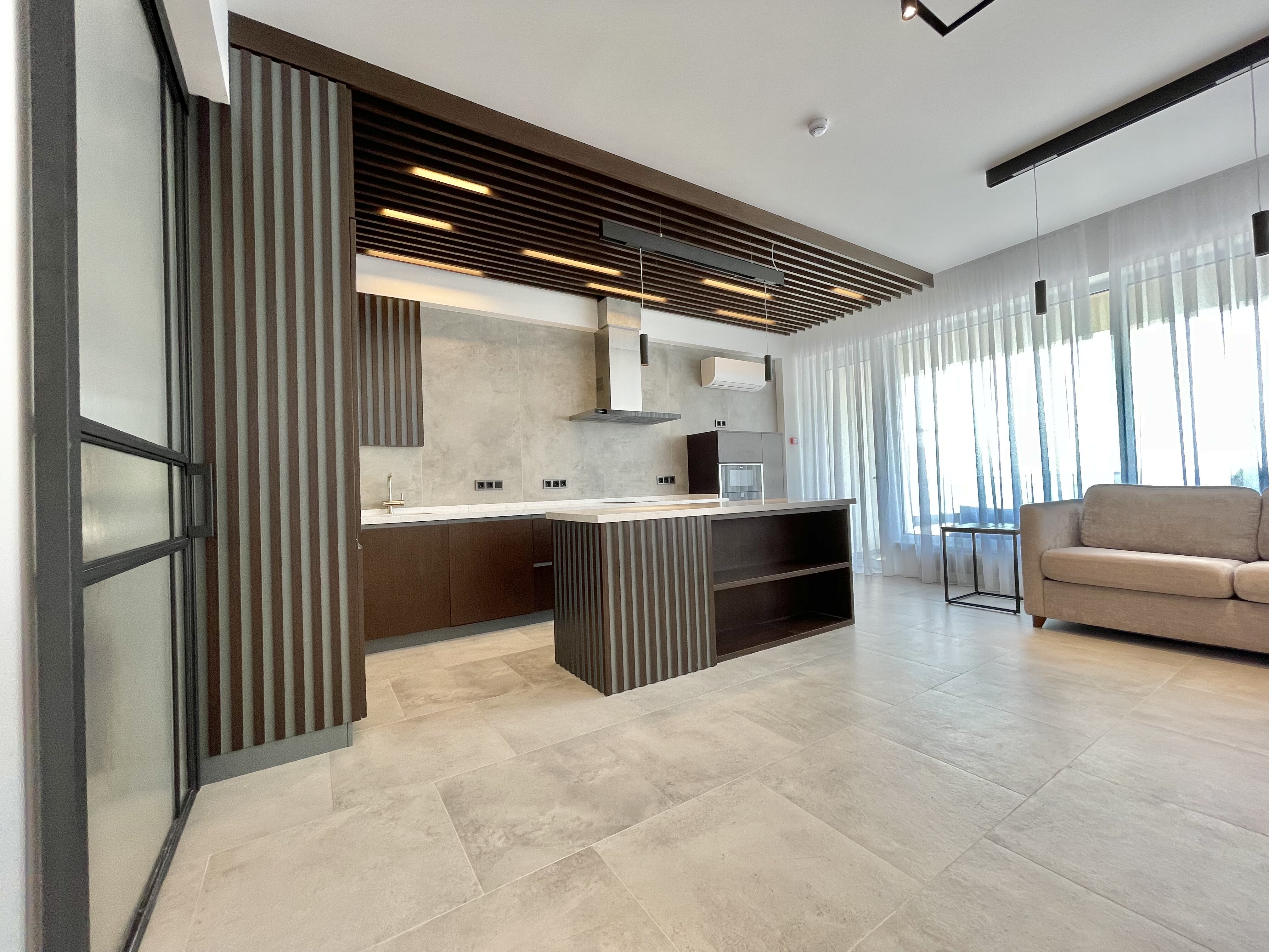 Таунхаус с ремонтом и прямым видом на море 