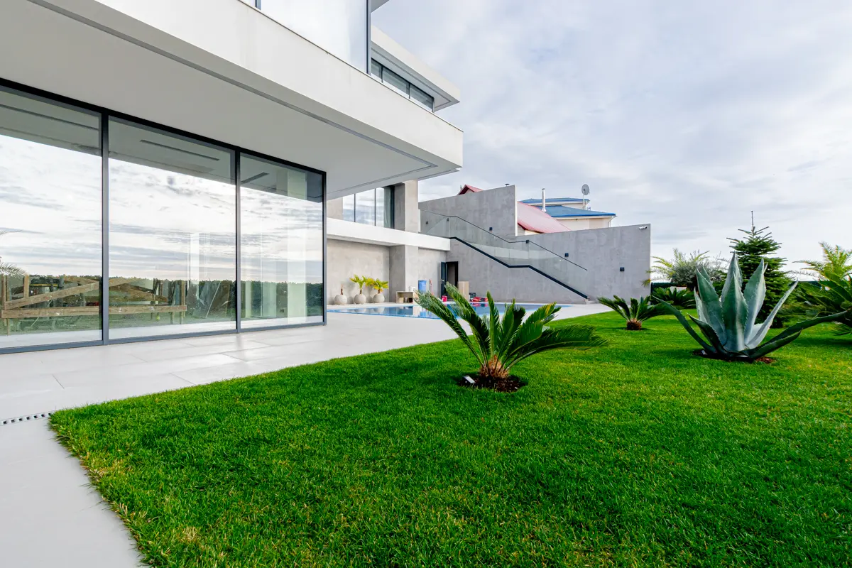 Роскошный коттедж из модного клипа с потрясаю...