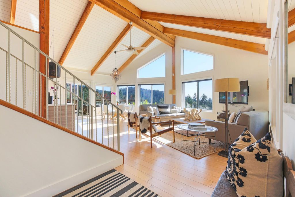 Роскошный дом с ремонтом и бассейном в Сочи