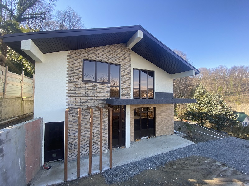 Дом в окружении леса