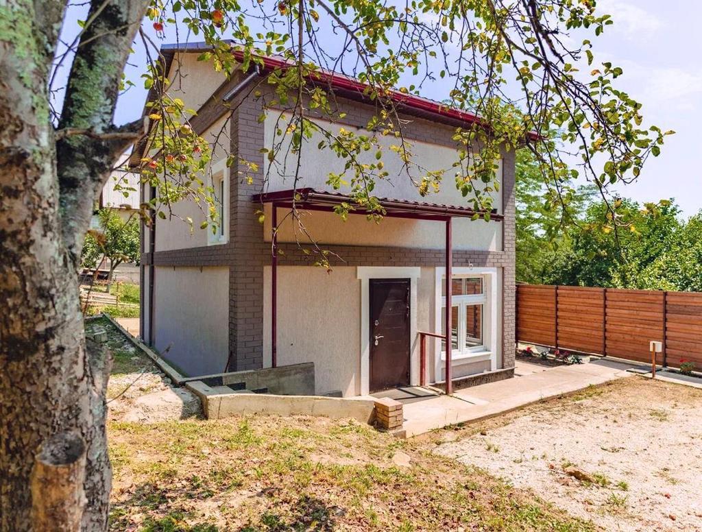 Уютный дом с ремонтом в Адлере. 