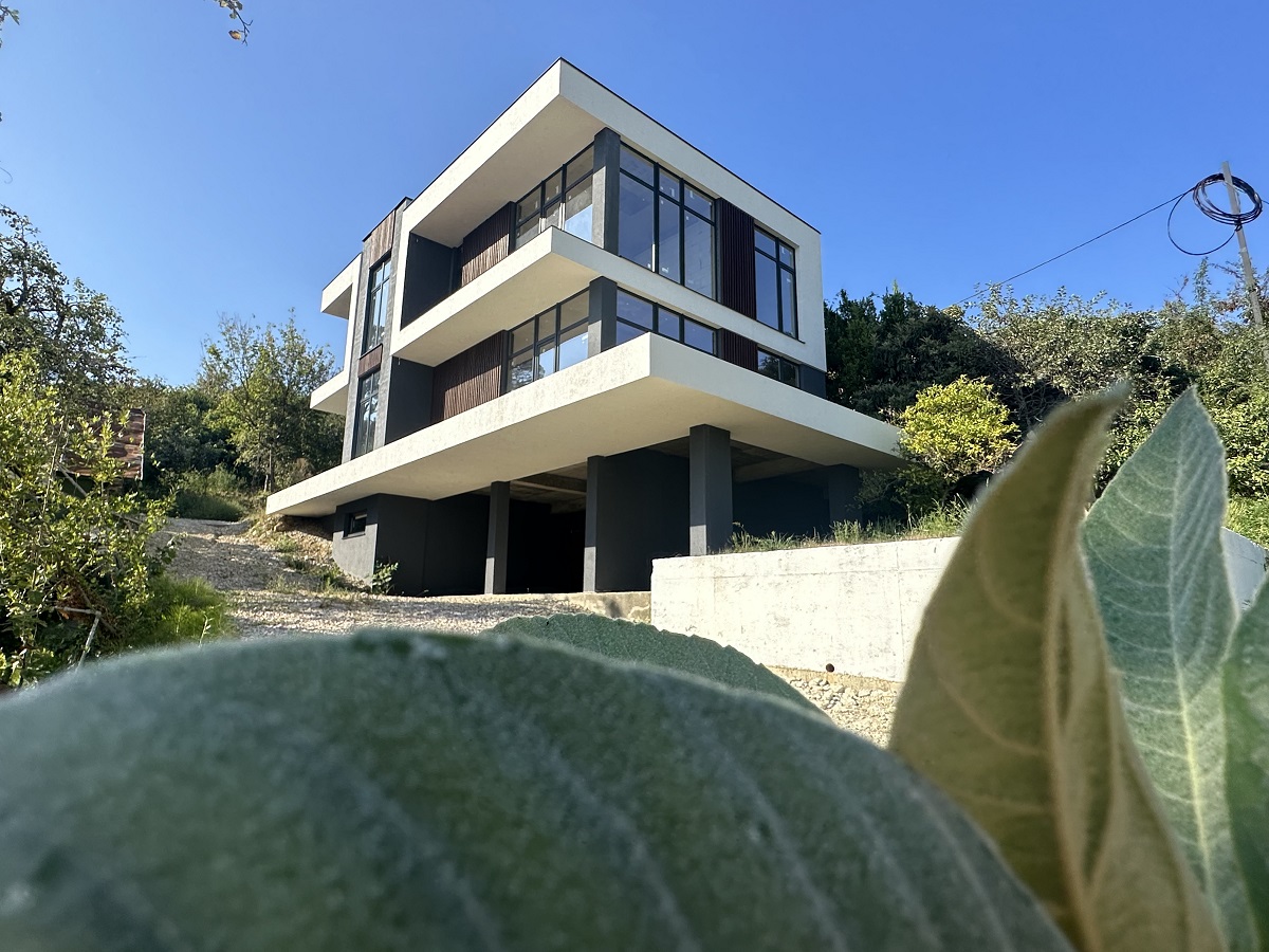 Новый дом с видом на море