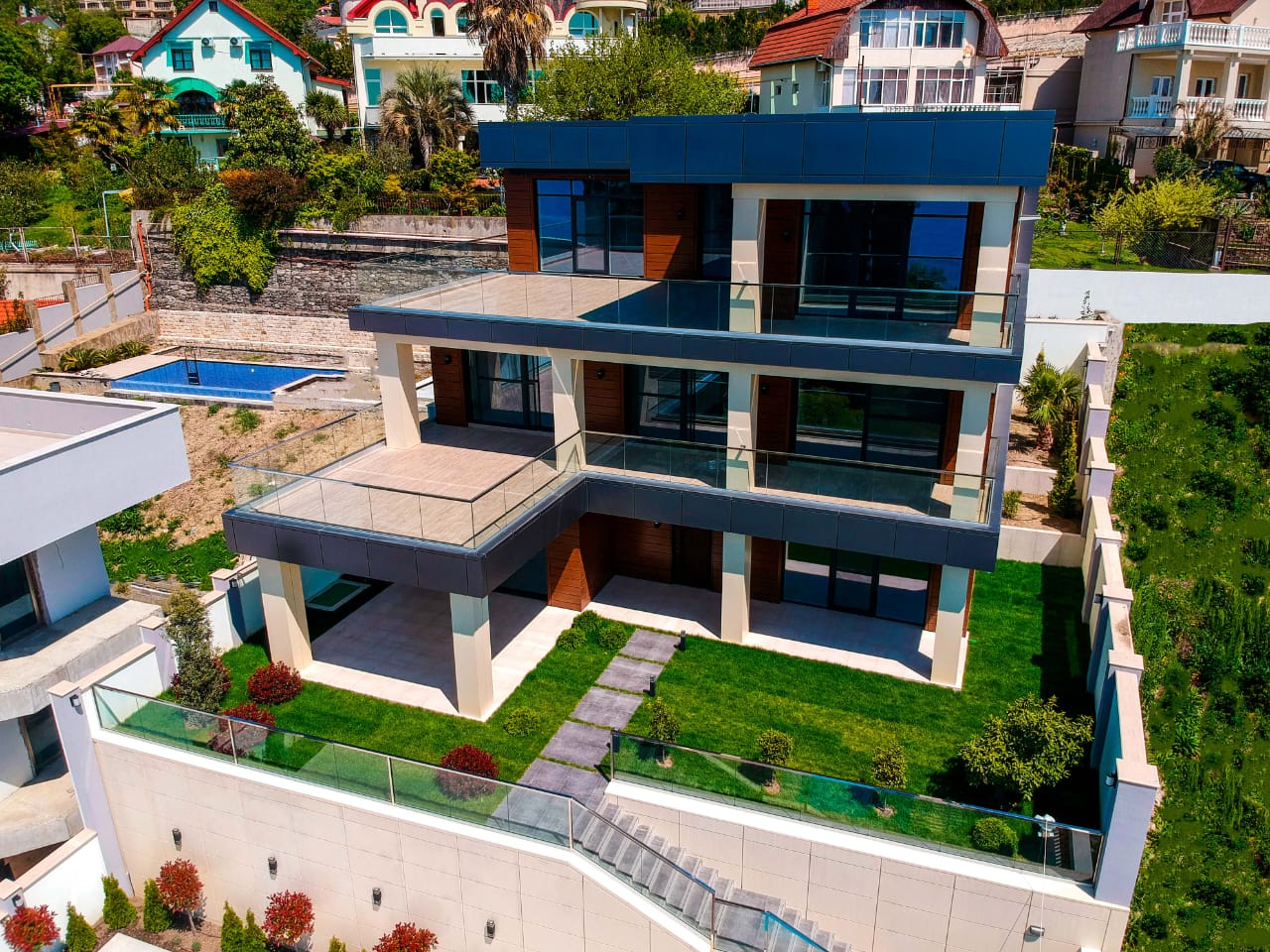 Вилла в элитном районе с видом на море