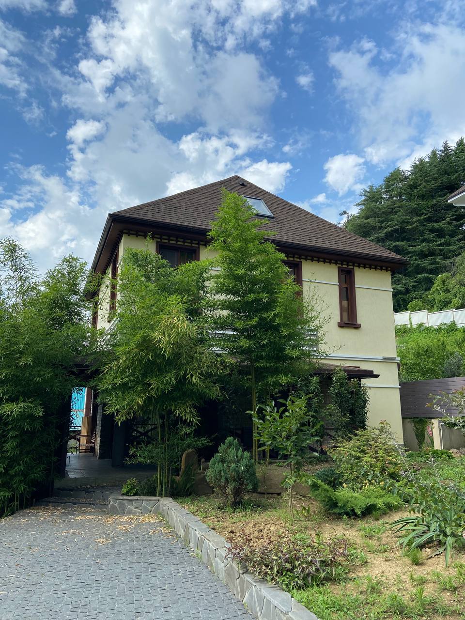 Дом с ремонтом 200 м.кв. на участке 5 соток