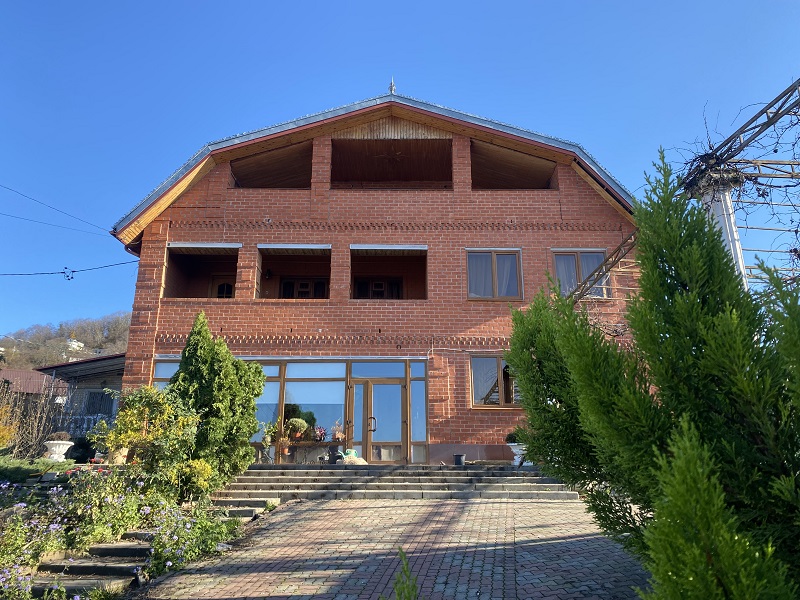 Большой дом на большом участке