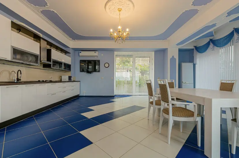 Продаётся дом в элитном посёлке по улице Руче...