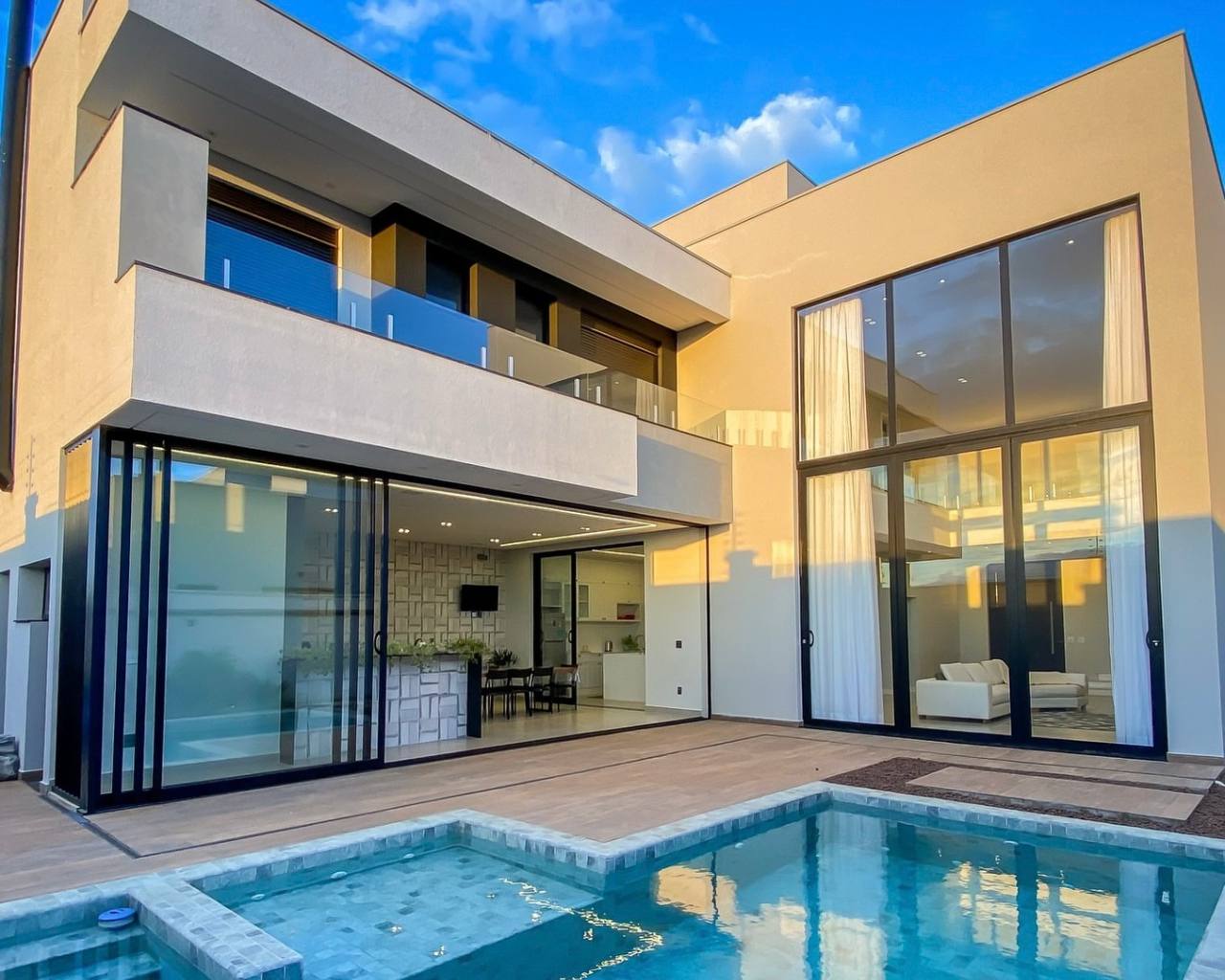 Вилла с ремонтом на побережье черного моря