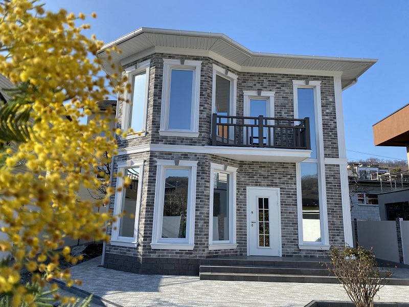 Красивый новый дом