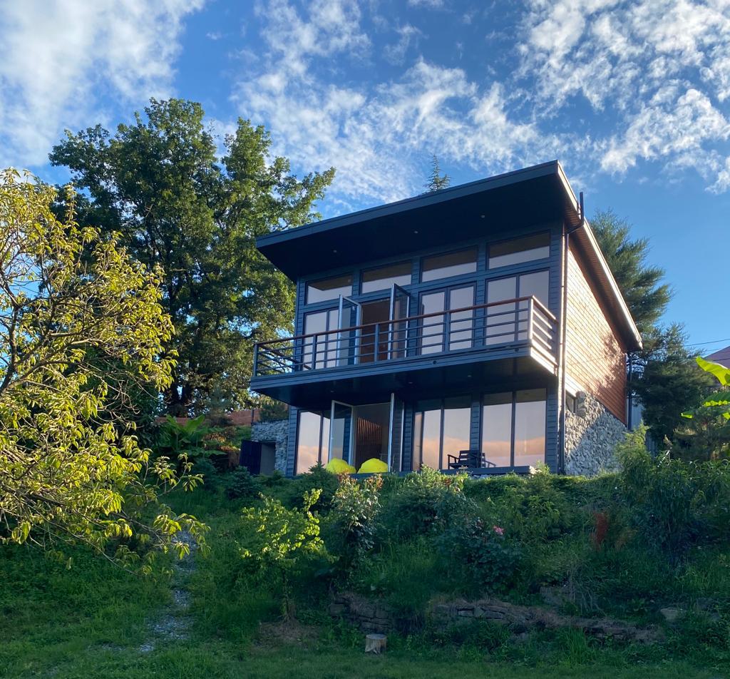 Современный коттедж с уникальным видом на гор...