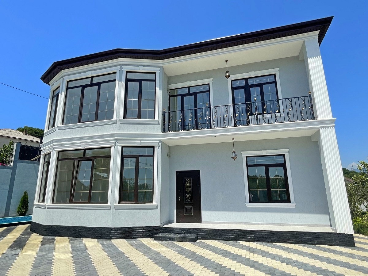 Элитный дом с бассейном