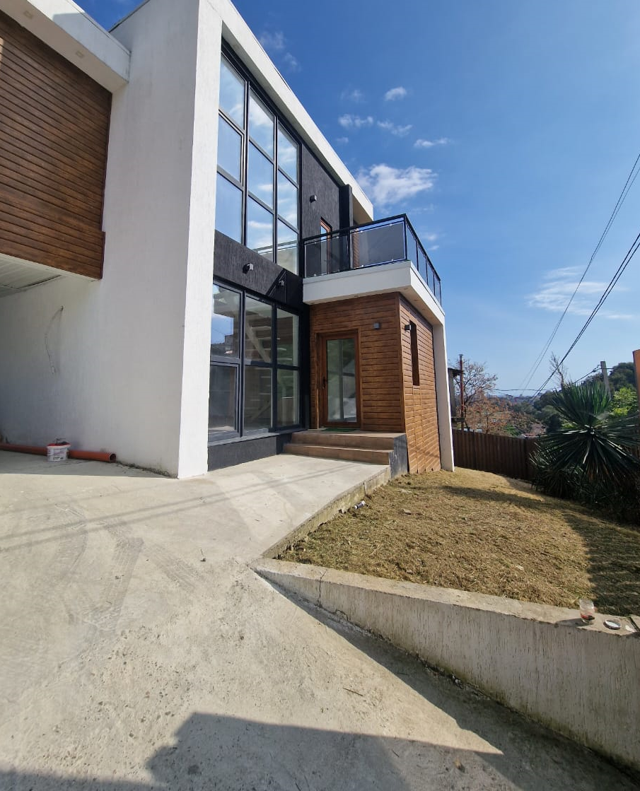 Двухэтажный дом в Сочи