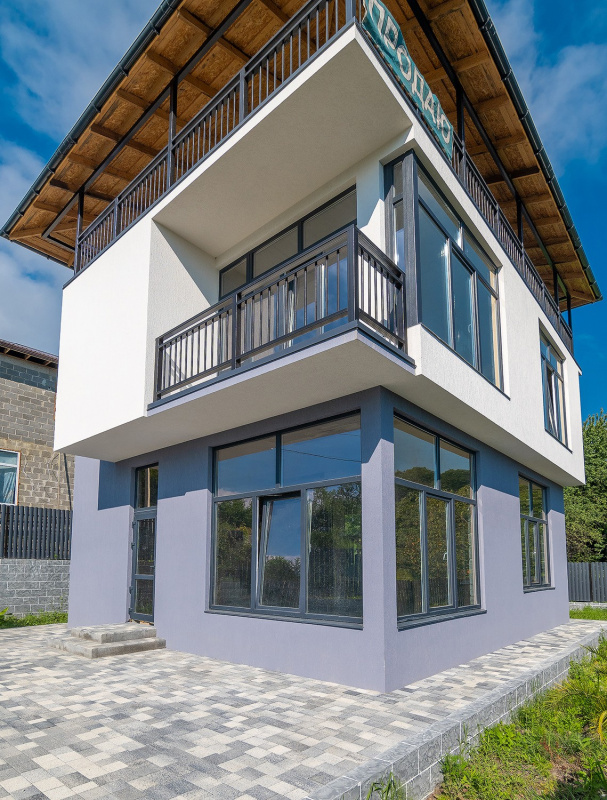 Дом с террасой на крыше и панорамным видом