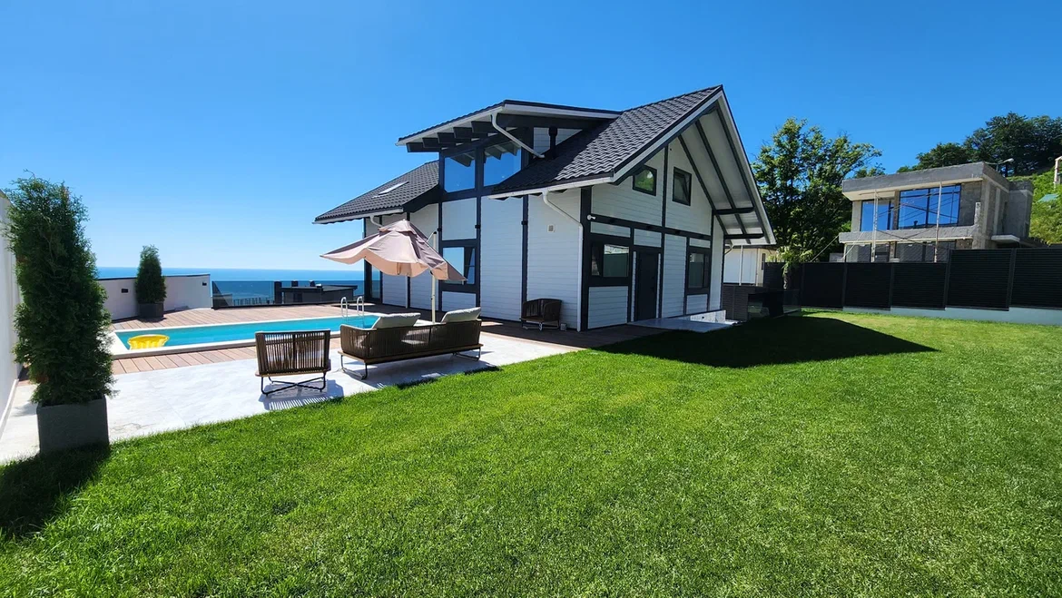 Дом с бассейном и видом на море в элитном рай...