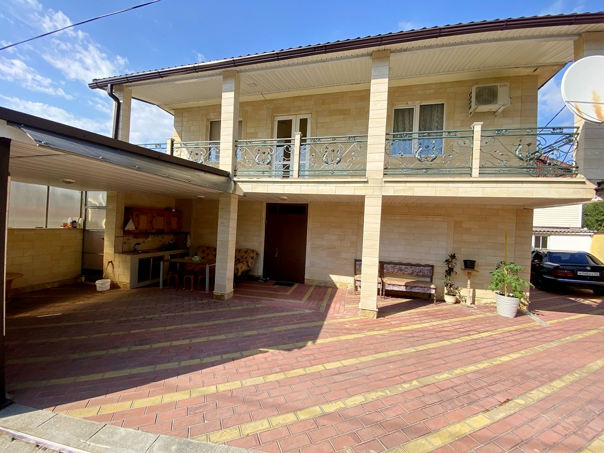 Дом с ремонтом и мебелью в прекрасном зеленом...