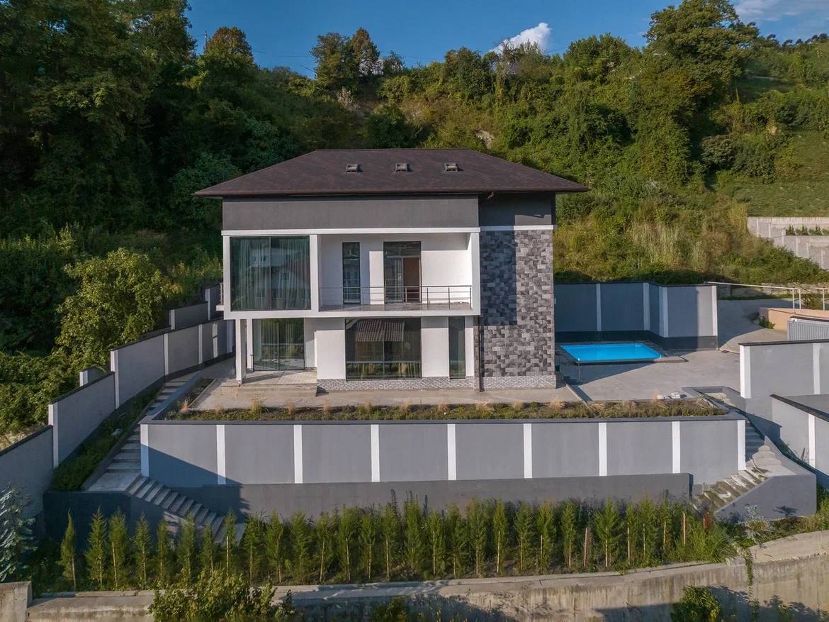 Современный дом для большой семьи