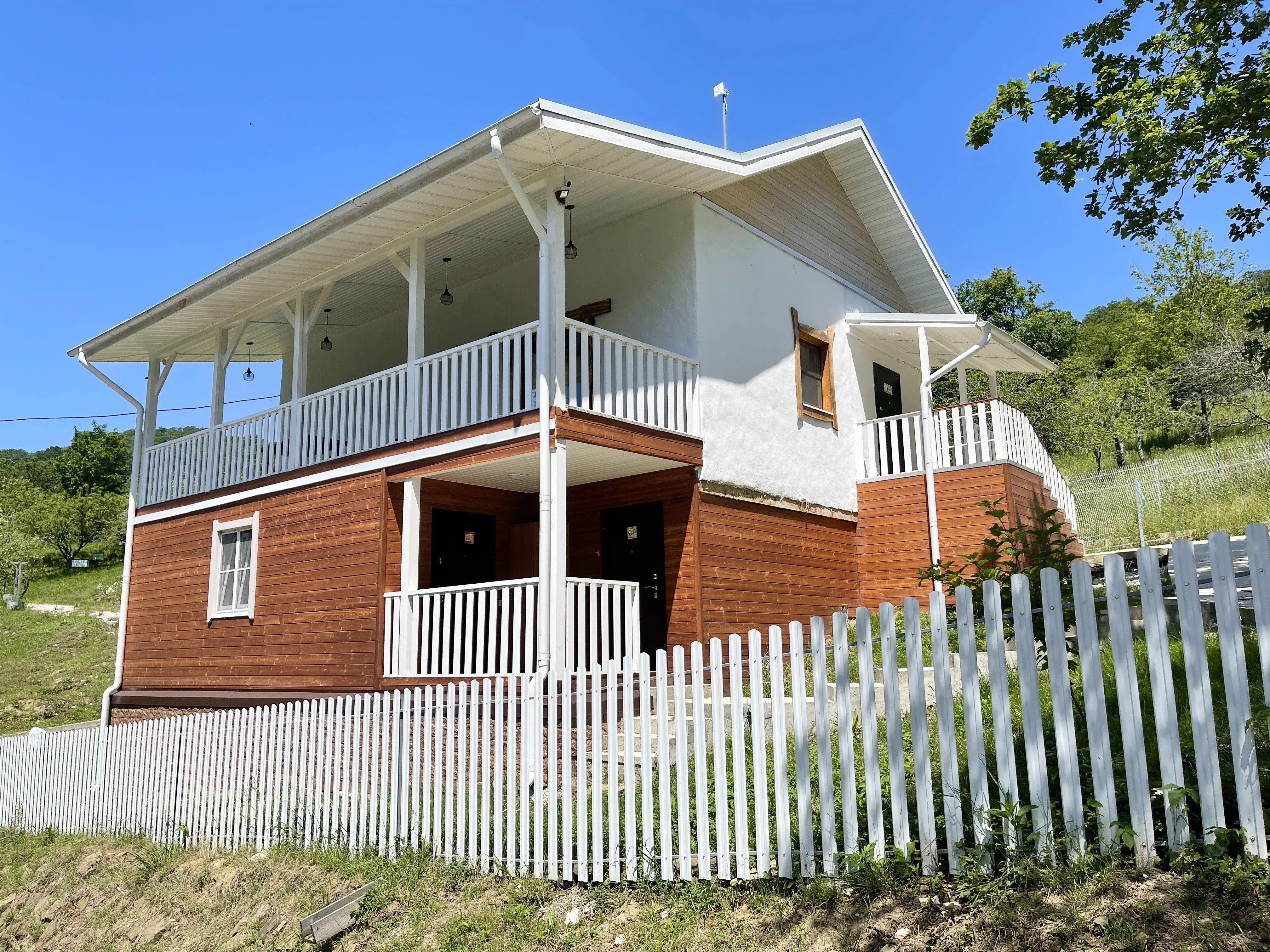 Уютный двухэтажный дом в экопоселке