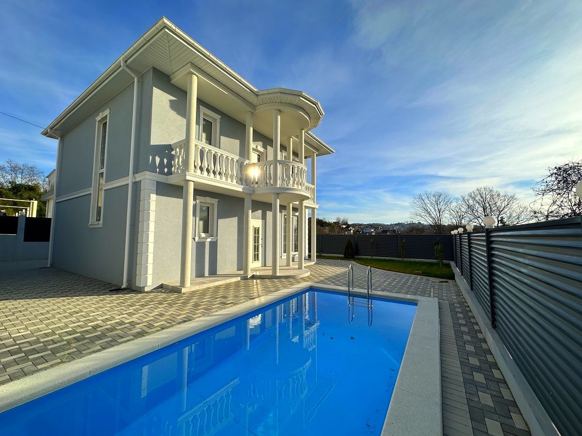 Дом с бассейном в Черешне