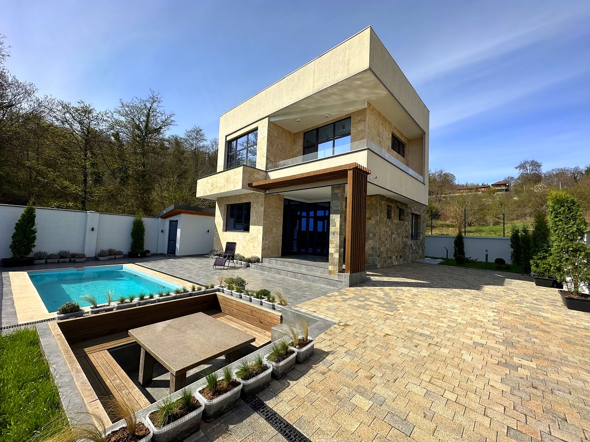 Дом с ремонтом и мебелью