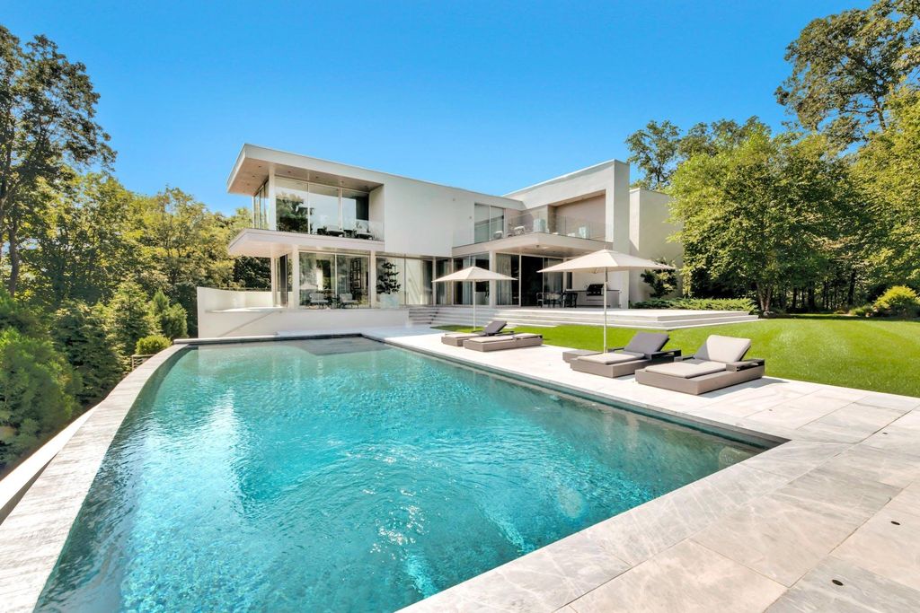 Дом в элитном коттеджном поселке в Сочи