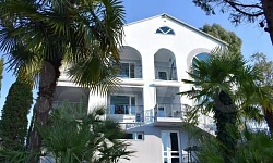 Дом с большим участком в Дагомысе