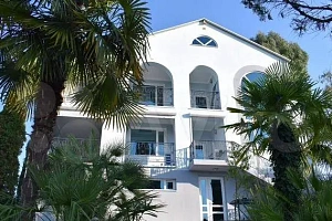 Дом с большим участком в Дагомысе