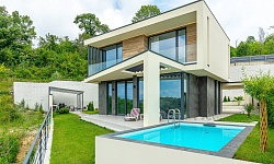 Дом с дизайнерским ремонтом 