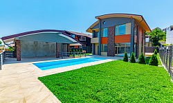 Качественный коттедж с бассейном