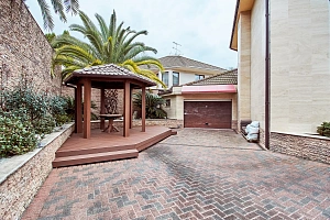 Дом с бассейном в Сочи