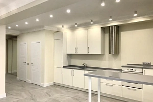 Квартира в современном комплексе на первой бе...