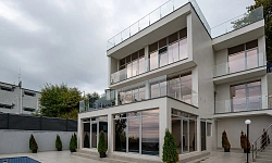 Коттедж в стиле хайтек