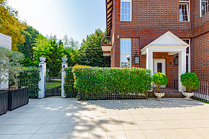 Дом в центре Адлера в классическом английском...