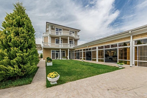 Домовладение с панорамным видом на город  и м...