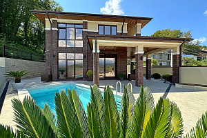 Дом с бассейном