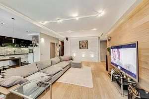 Большая квартира с видом на море