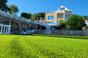 Дом с новым дизайнерским ремонтом у моря