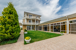 Дом у моря с видом на море